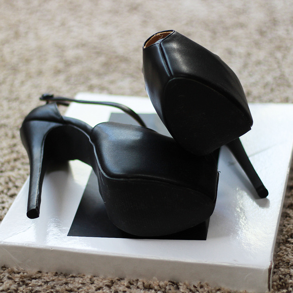 Sexy Platform Cross Strap Peeptoe - Picture 4 of 10